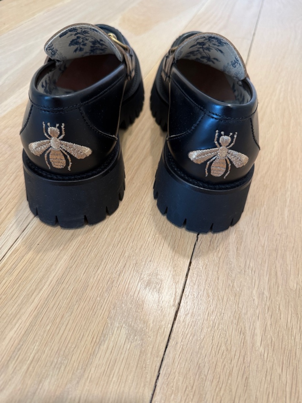 Gucci Women's Black Loafers Lug Heel size 36.5 barely worn like new - Picture 5 of 14